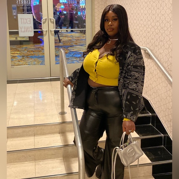 Welcome to my Closet! - Picture 3 of 8